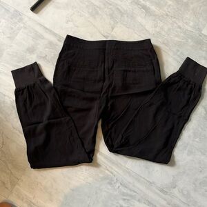 Armani Exchange   Joggers  Black  pants  zipper/clasps  pockets  NWOT Size 0